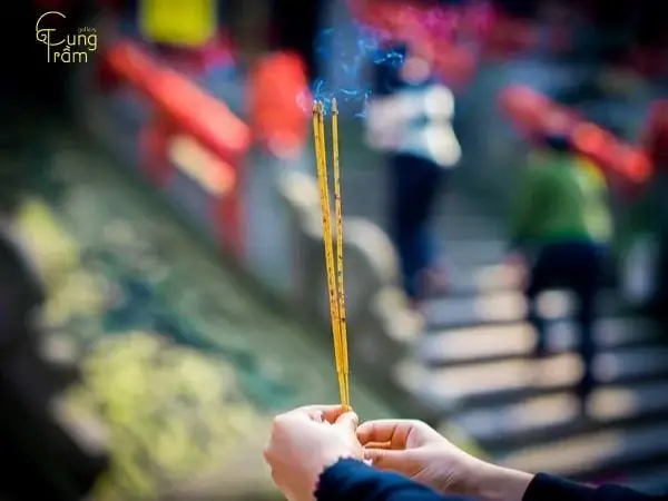 Tàn Nhang Rơi Vào Tay La Điềm Gì