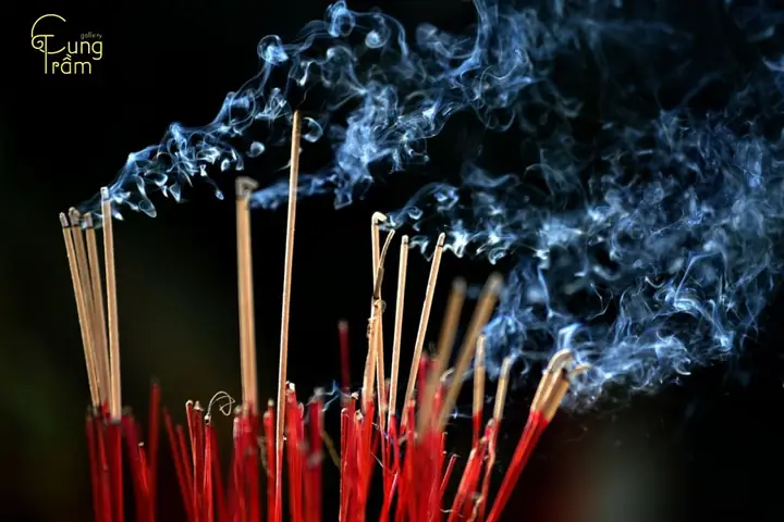 Tàn Nhang Thẳng Đứng Điềm Gì