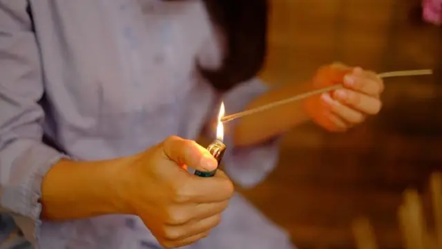 Thắp Hương Bị Tắt Là Điềm Gì Thắp Hương Bị Tắt Là Điềm Gì