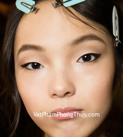 Tướng 2 Mắt Xa Nhau