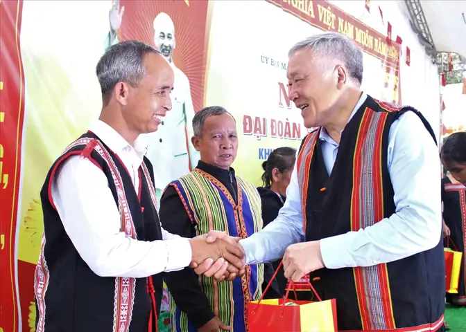 Tướng Bàn Tay Thon Dài Năm Tướng Bàn Tay Thon Dài Năm