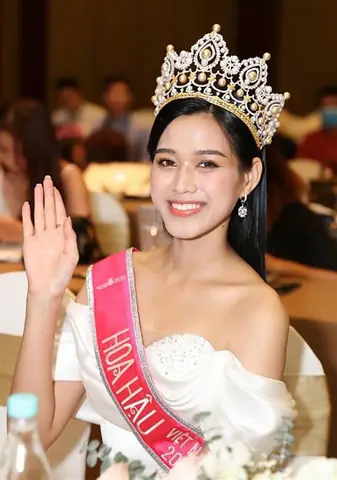 Tướng Cằm Chẻ Tướng Cằm Chẻ