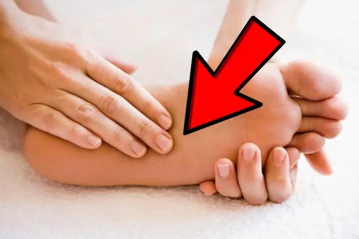 Tướng Đàn Ông Có Bàn Chân Nhỏ