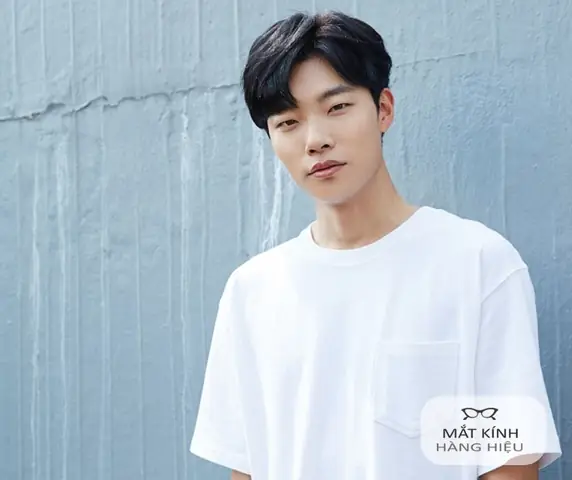Tướng Đàn Ông Mắt Hí