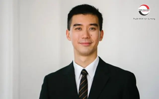 Tướng Đàn Ông Môi Đỏ Da Trắng