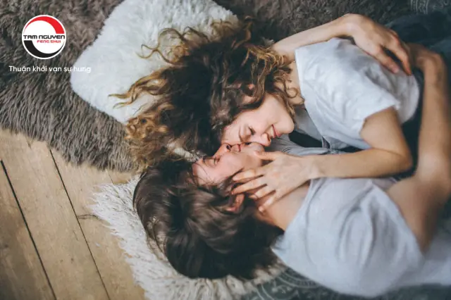 Tướng Đàn Ông Môi Đỏ Da Trắng