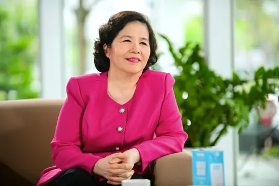 Tướng Mạo Phụ Nữ Quyền Lực