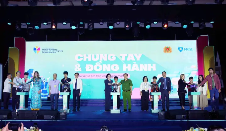 Tướng Mặt Trên Nhỏ Dưới To