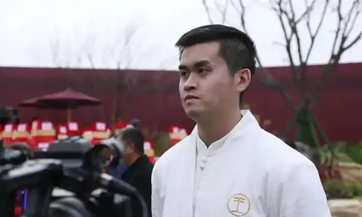 Tướng Người Có Số Đi Tù
