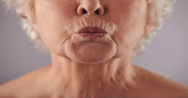 Tướng Người Hay Mím Môi