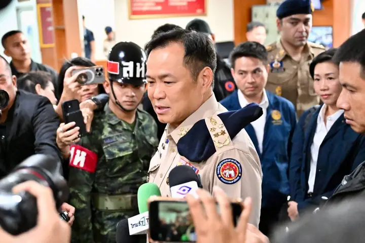 Tướng Người Ngủ Mắt Nhắm Không Hết Tướng Người Ngủ Mắt Nhắm Không Hết