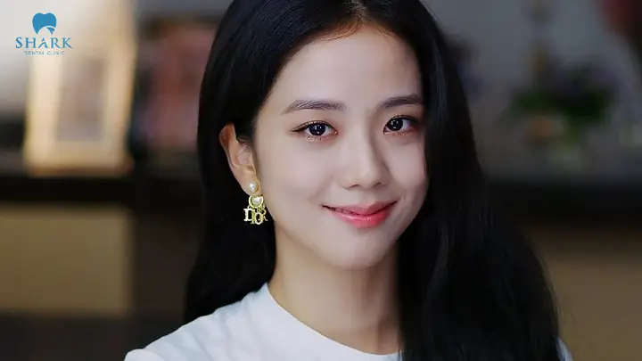 Tướng Phụ Nữ Cười Không Hở Răng