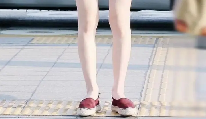 Tướng Phụ Nữ Đi Hai Hàng