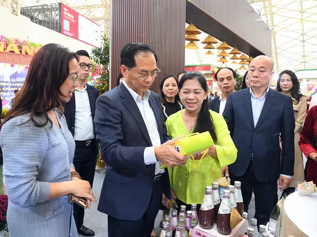Tướng Phụ Nữ Đi Hai Hàng