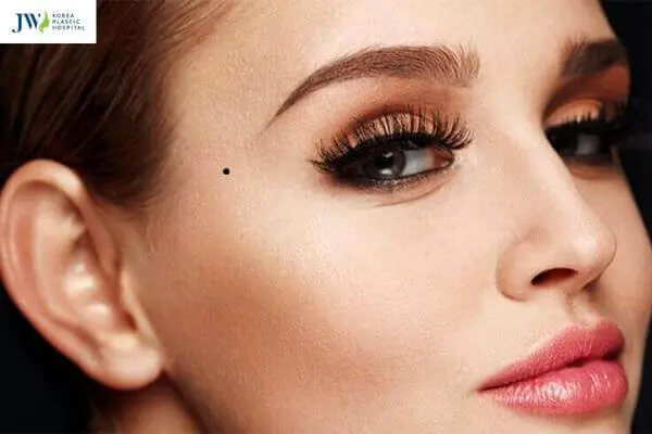 Tướng Phụ Nữ Mắt Ướt Tướng Phụ Nữ Mắt Ướt