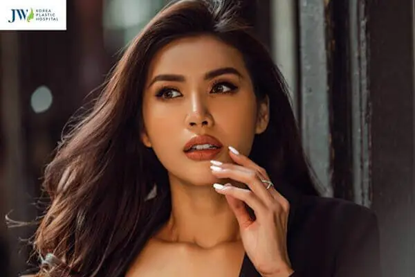 Tướng Phụ Nữ Môi Dày