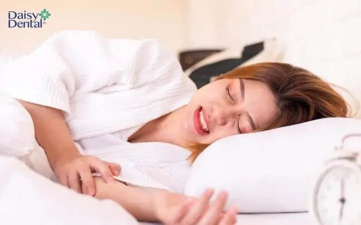 Tướng Phụ Nữ Ngủ Nghiến Răng