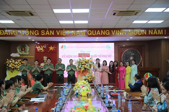 Tướng Phụ Nữ Trán Hội Tướng Phụ Nữ Trán Hội