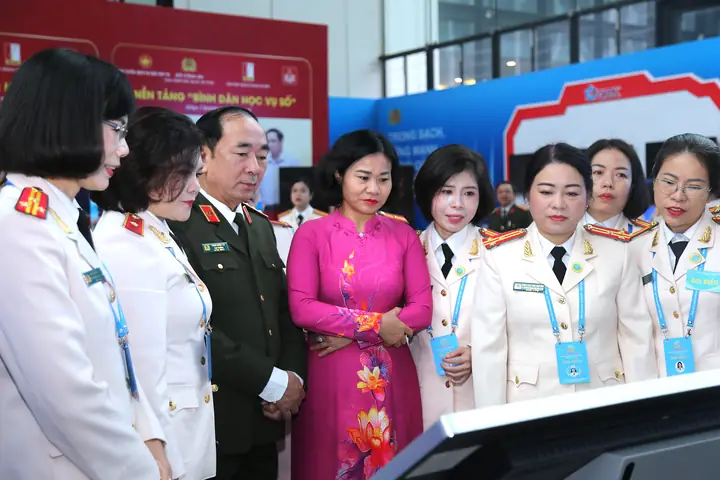 Tướng Phụ Nữ Trán Hội Tướng Phụ Nữ Trán Hội