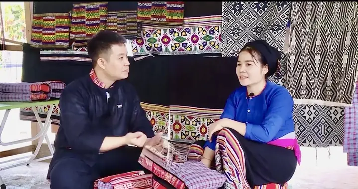 Tướng Phụ Nữ Trên Nhỏ Dưới To