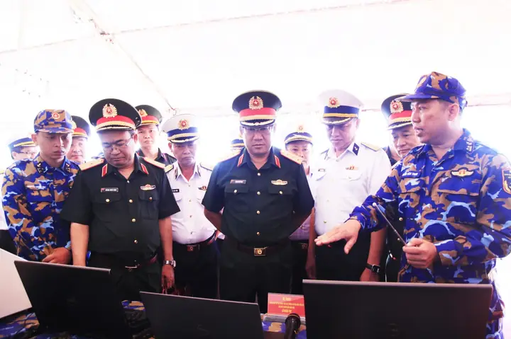 Tướng Tay Làm Chủ