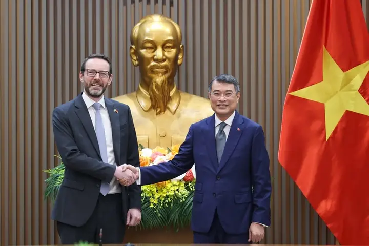 Tướng Tay Làm Chủ