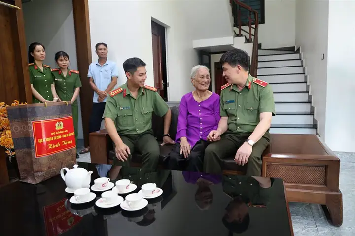 Tướng Tay Người Có Mẹ Kế