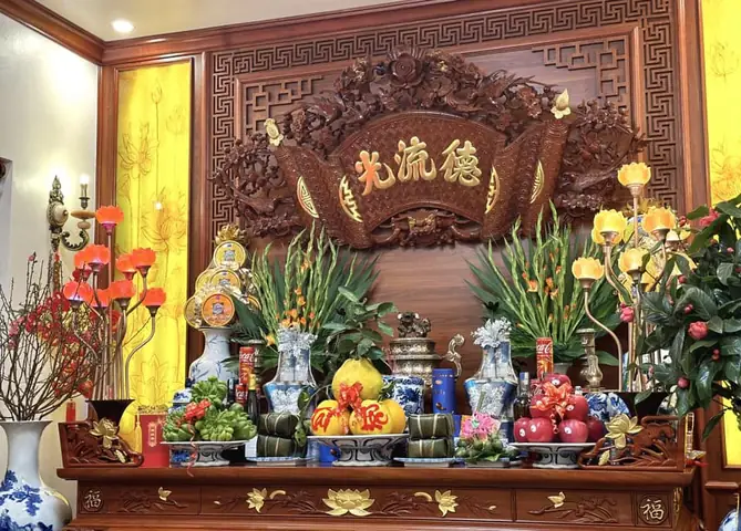 Vỡ Lọ Hoa Trên Bàn Thờ Là Điềm Gì