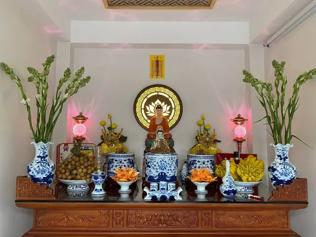 Vỡ Lọ Hoa Trên Bàn Thờ Là Điềm Gì